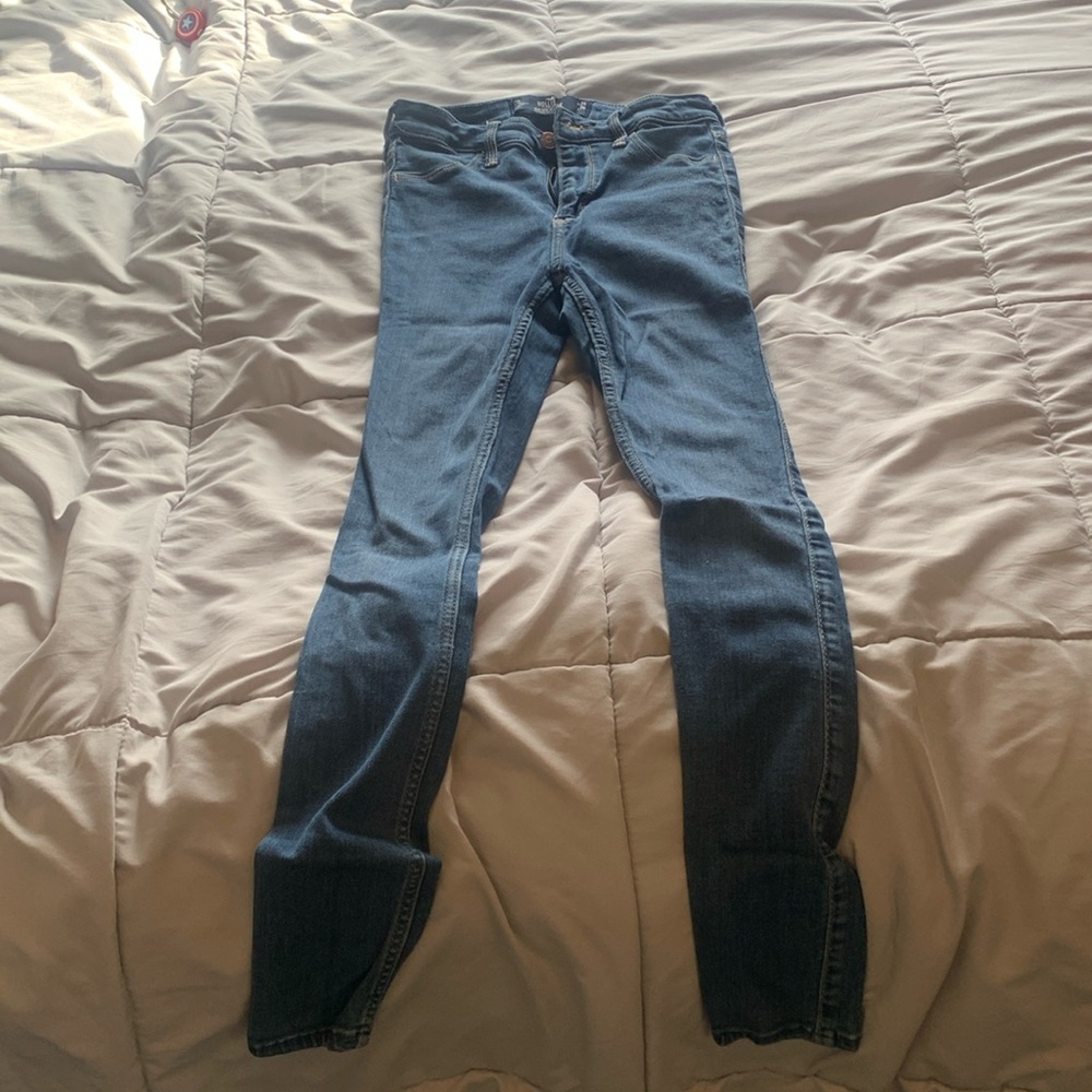 Hollister jeans size 0R. W-24 / L-28